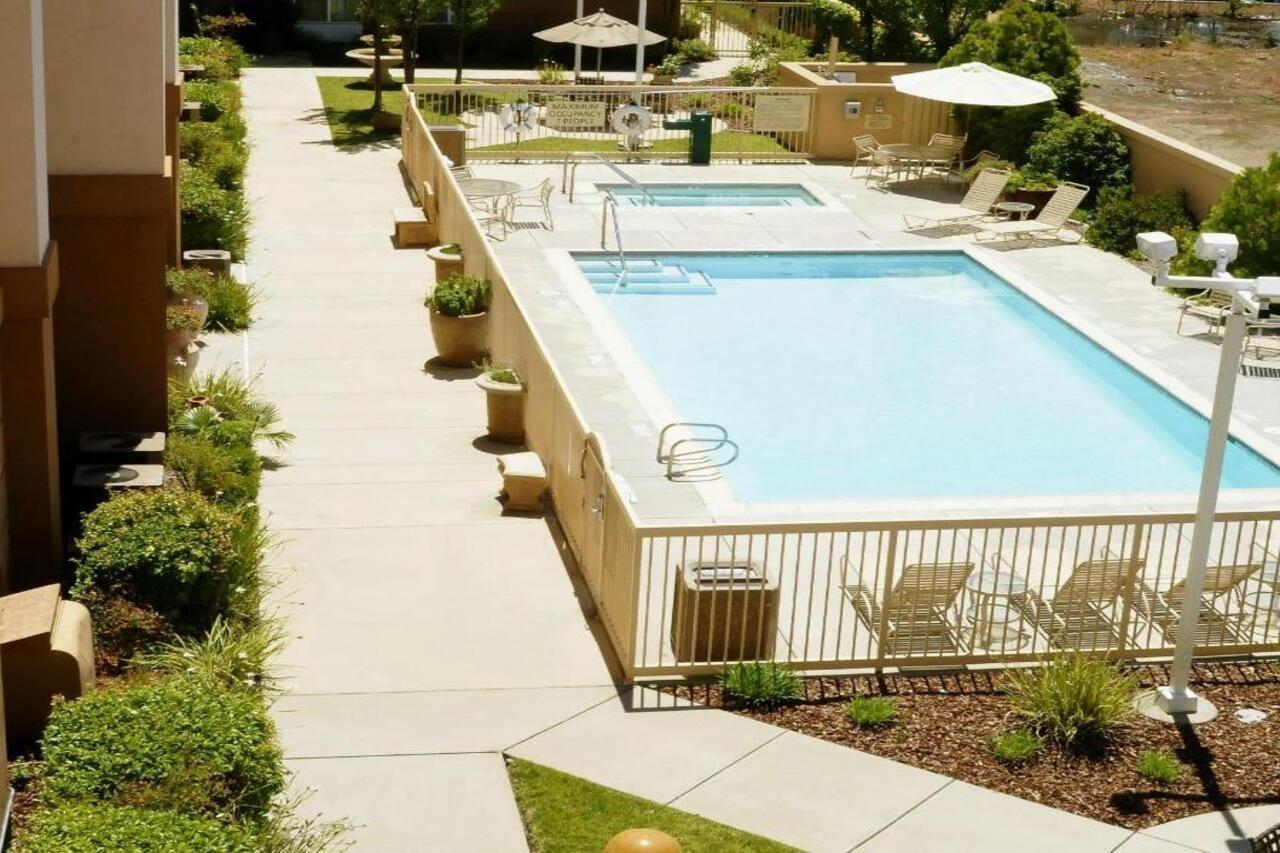 Hampton Inn & Suites Redding Eksteriør billede