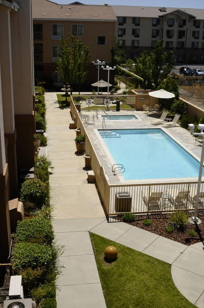 Hampton Inn & Suites Redding Eksteriør billede