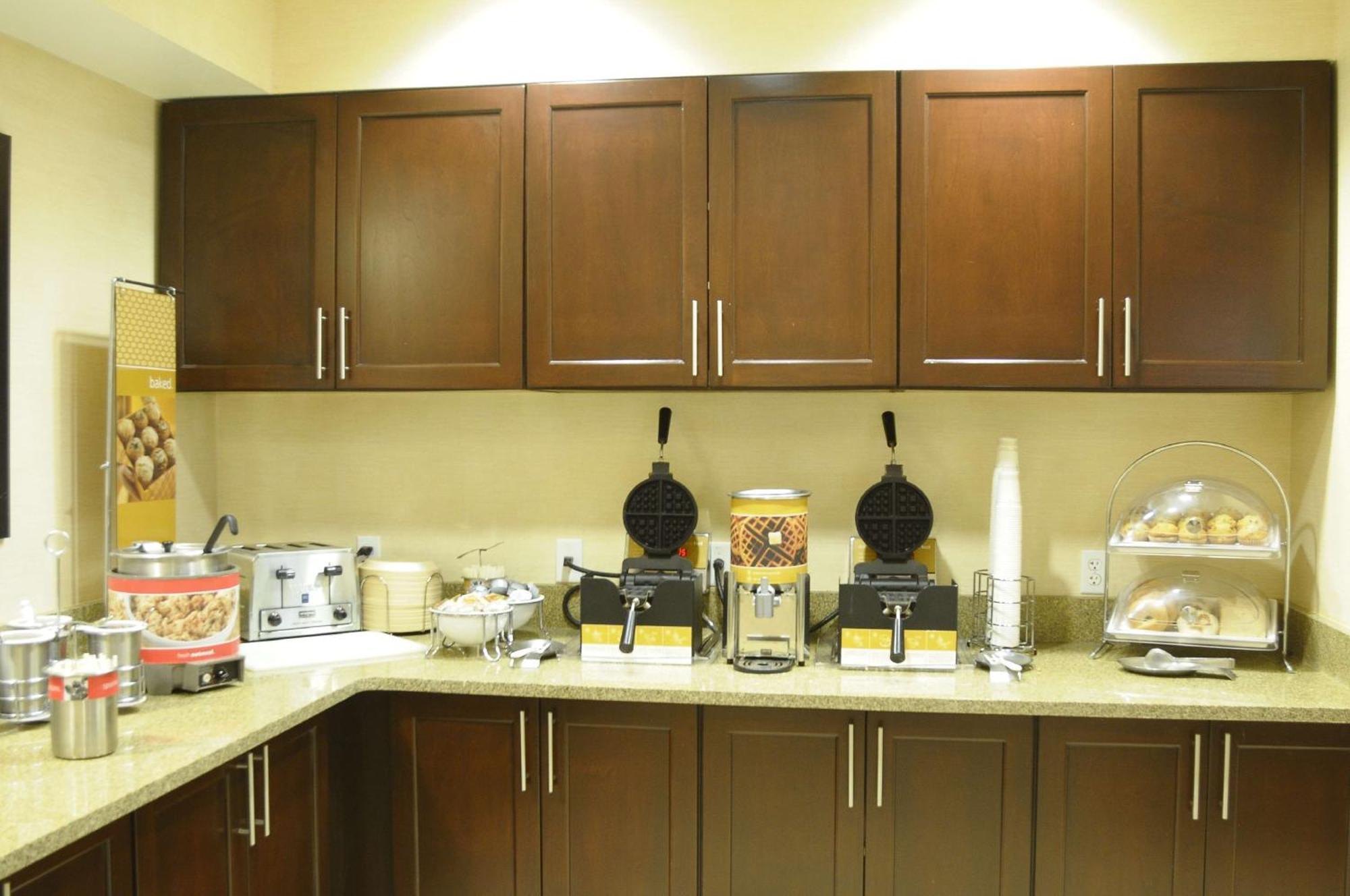 Hampton Inn & Suites Redding Eksteriør billede