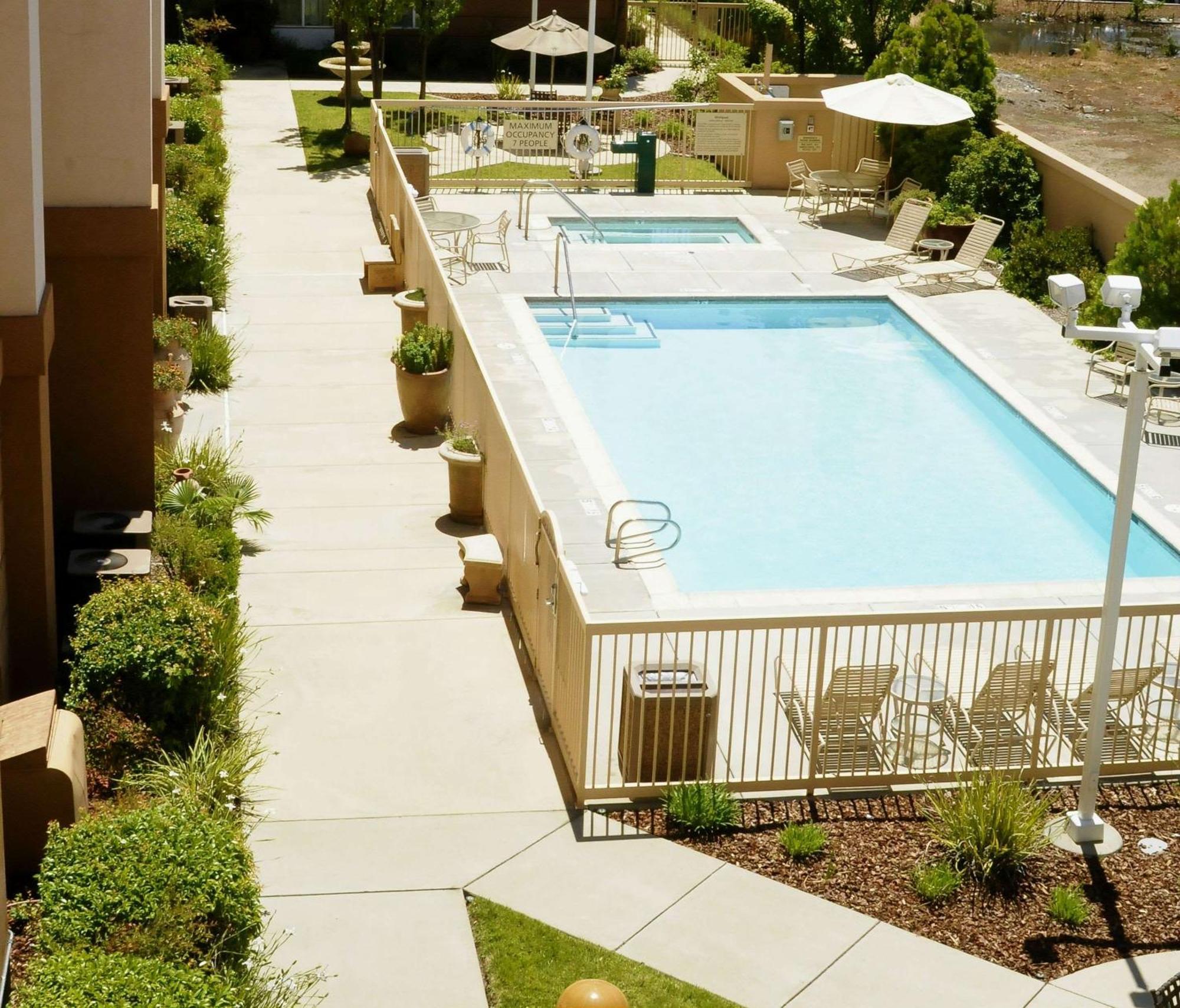 Hampton Inn & Suites Redding Eksteriør billede