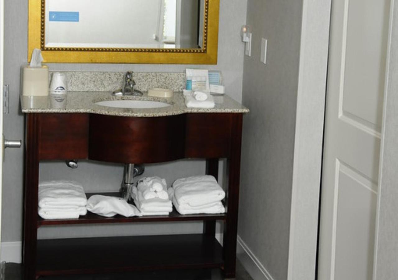 Hampton Inn & Suites Redding Eksteriør billede