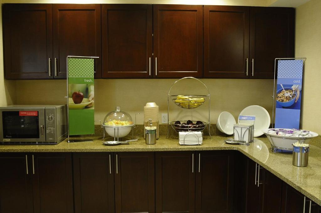 Hampton Inn & Suites Redding Eksteriør billede