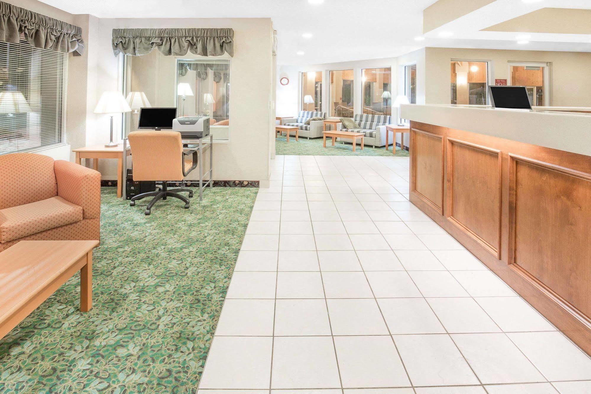 Hampton Inn & Suites Redding Eksteriør billede