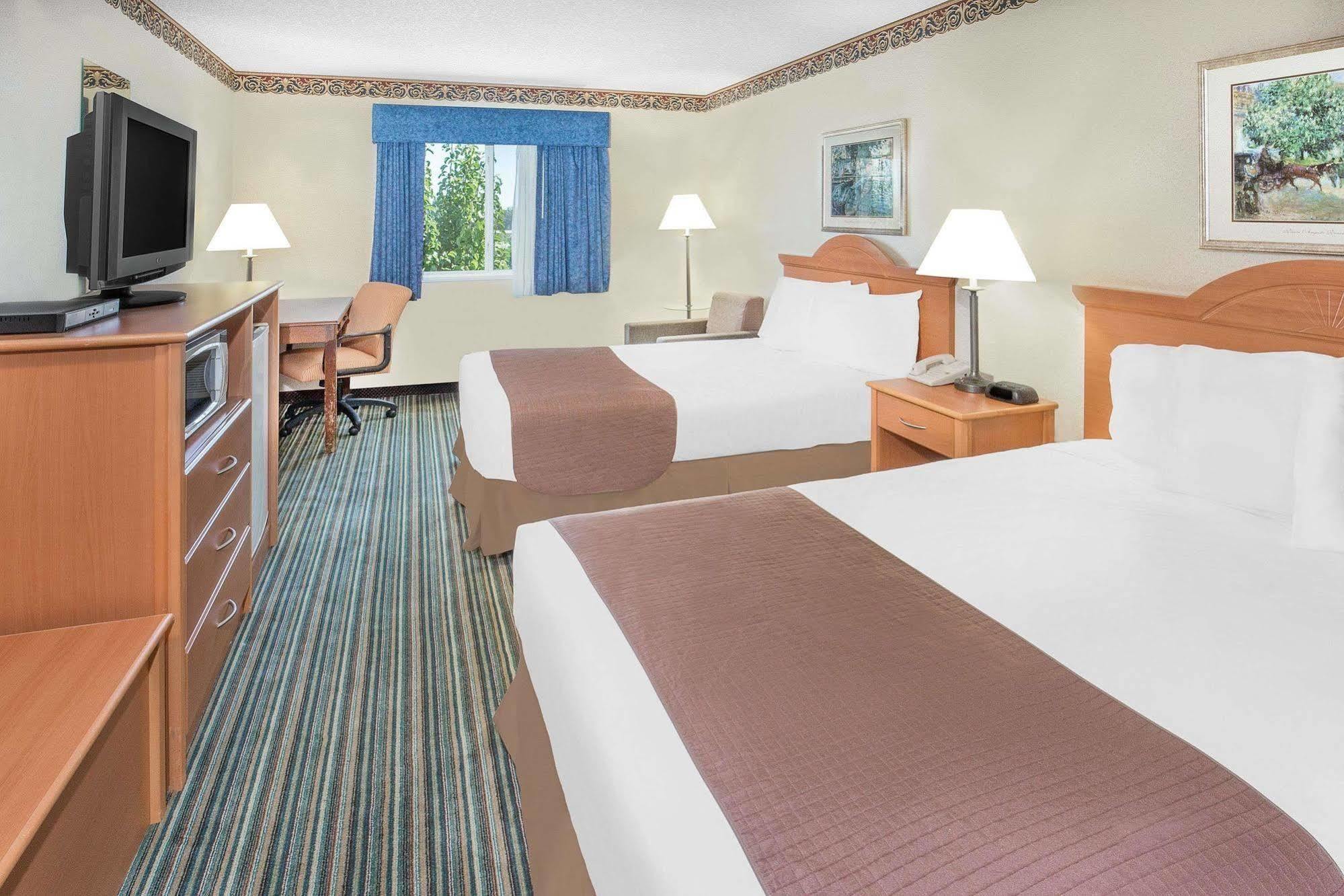 Hampton Inn & Suites Redding Eksteriør billede