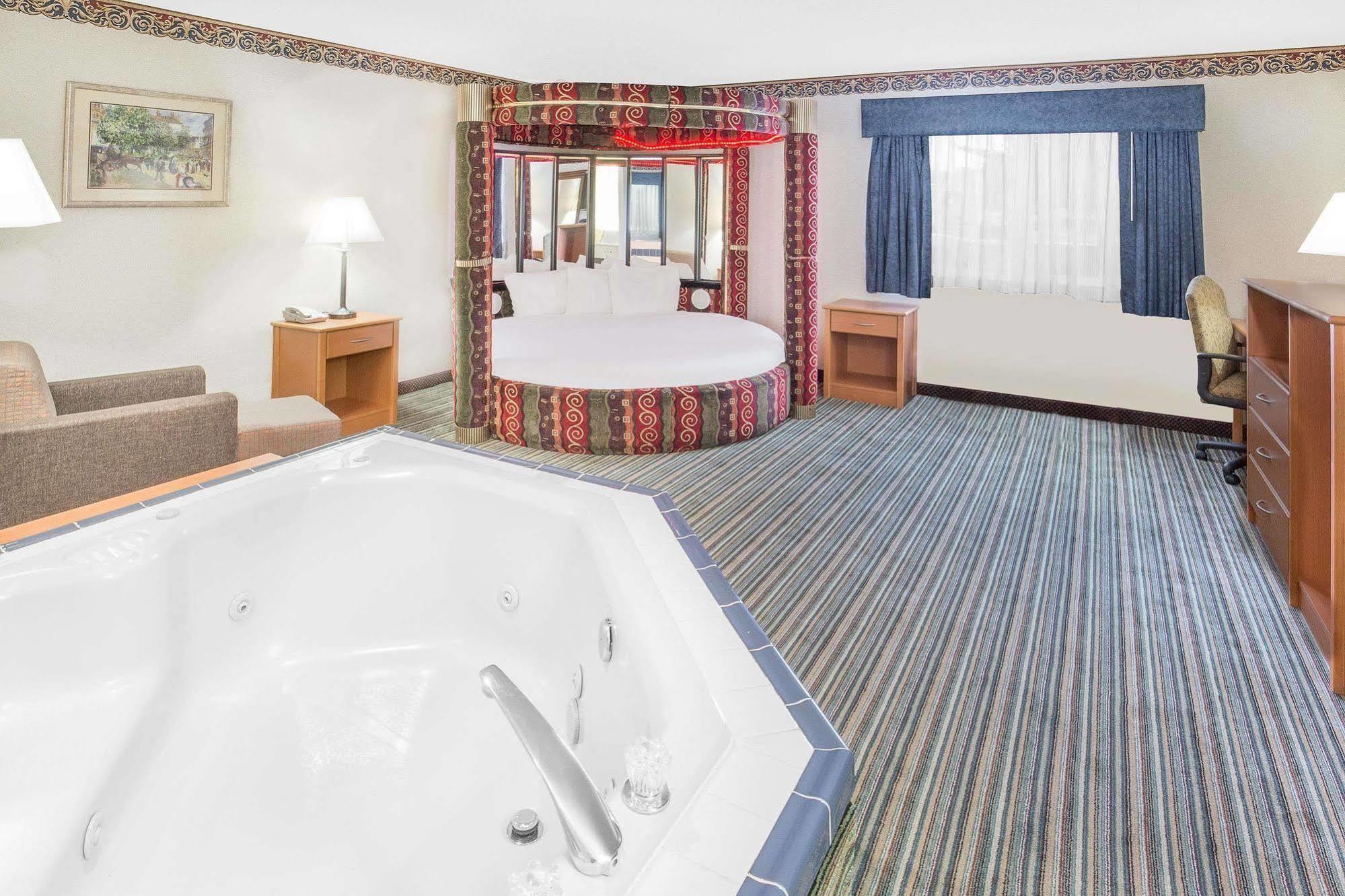 Hampton Inn & Suites Redding Eksteriør billede