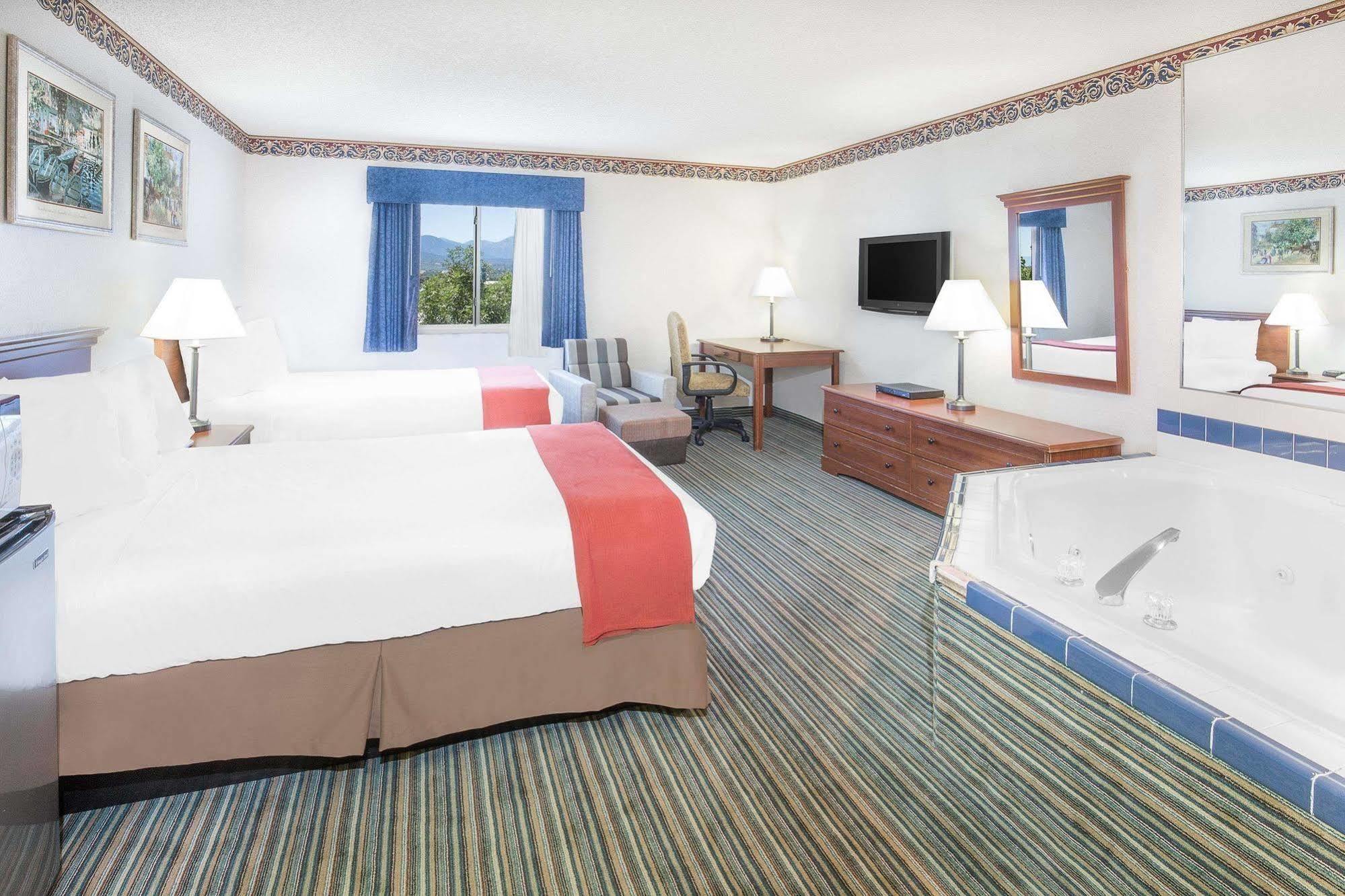 Hampton Inn & Suites Redding Eksteriør billede