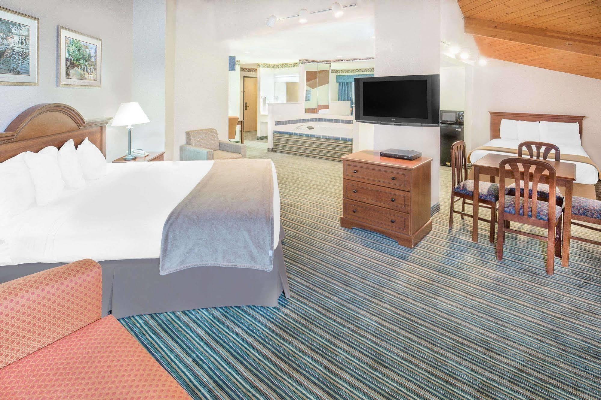 Hampton Inn & Suites Redding Eksteriør billede