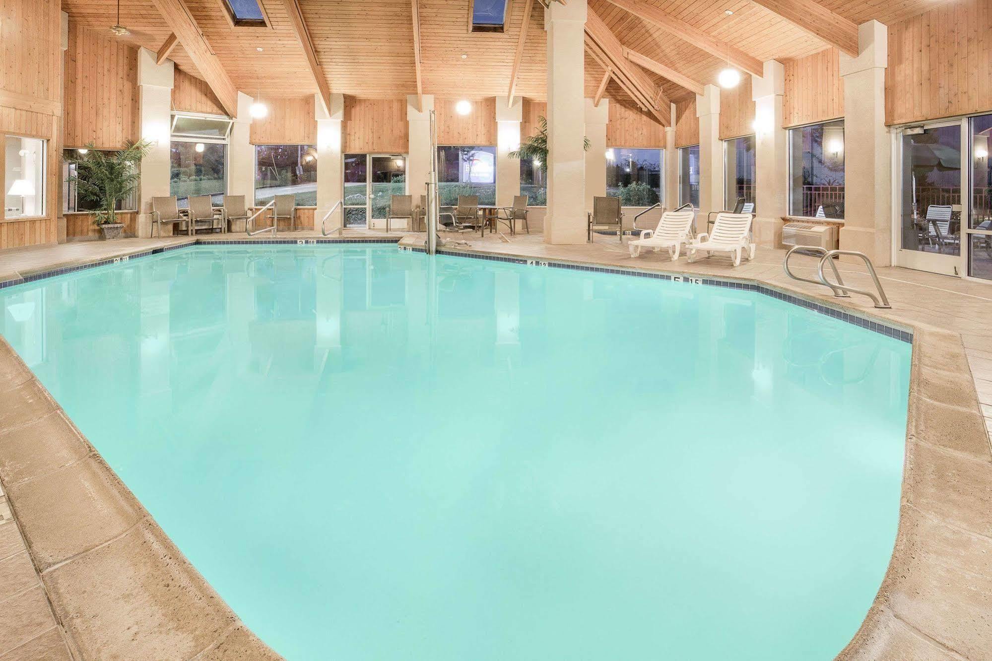 Hampton Inn & Suites Redding Eksteriør billede